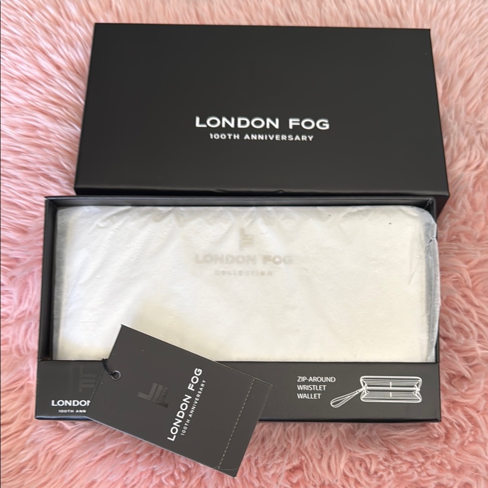 London Fog White Wristlet Wallet
